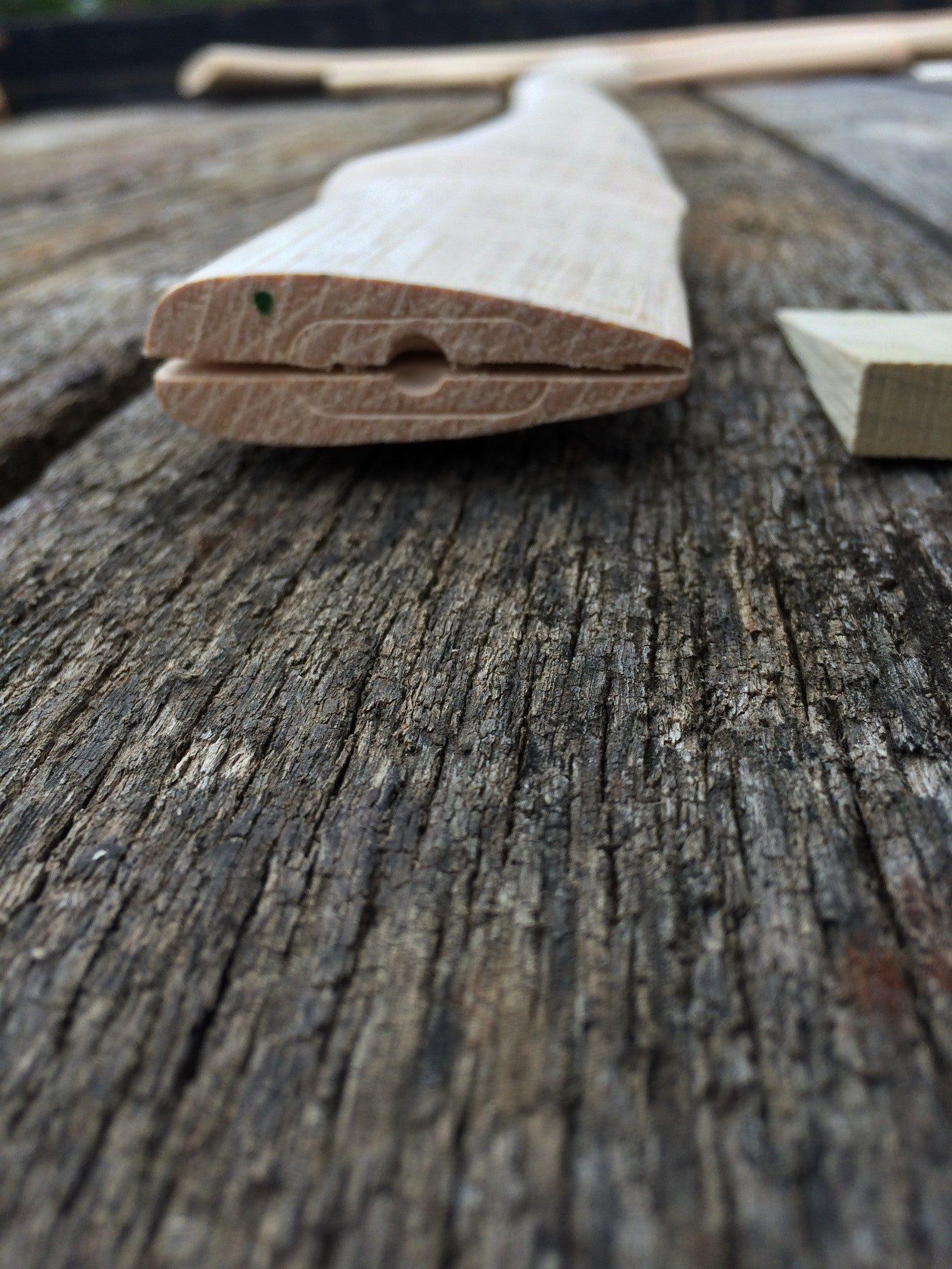 28" Single Bit Axe Handle Full Size Eye American Hickory Item #1128 - Beaver-Tooth Handle Co.
 - 2