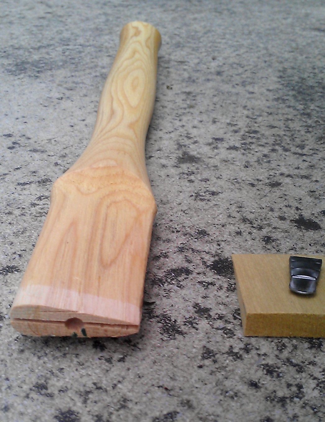 16" BROAD HATCHET / HALF HATCHET HANDLE NEW USA HICKORY Item #9216 - Beaver-Tooth Handle Co.
 - 2