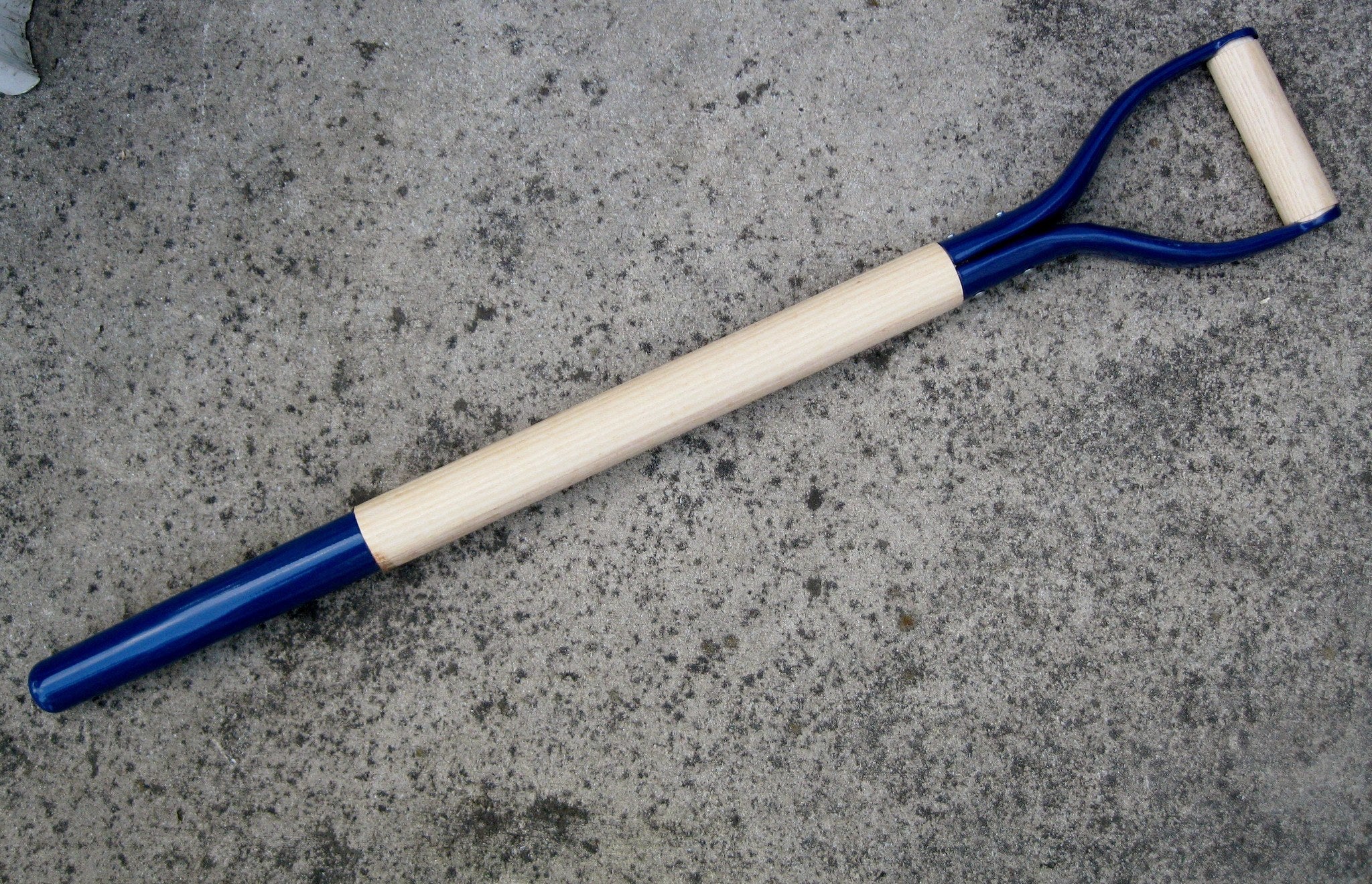 30" D-Grip Spading Fork Handle - Beaver-Tooth Handle Co.
 - 1