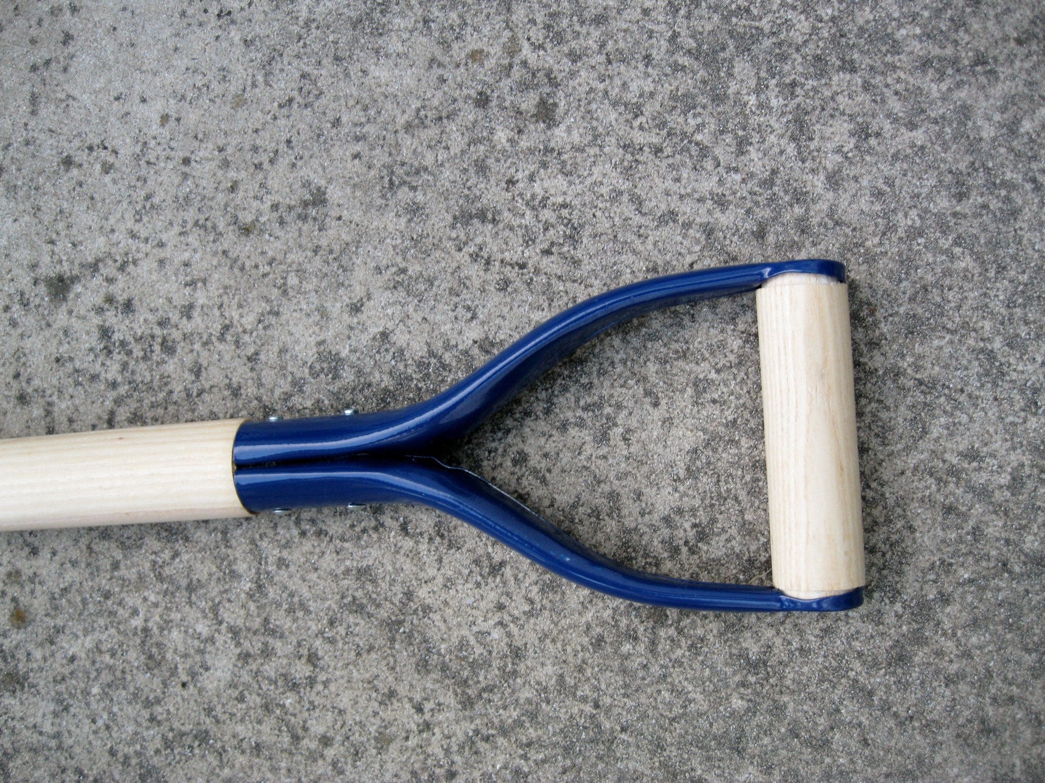 30" D-Grip Spading Fork Handle - Beaver-Tooth Handle Co.
 - 2